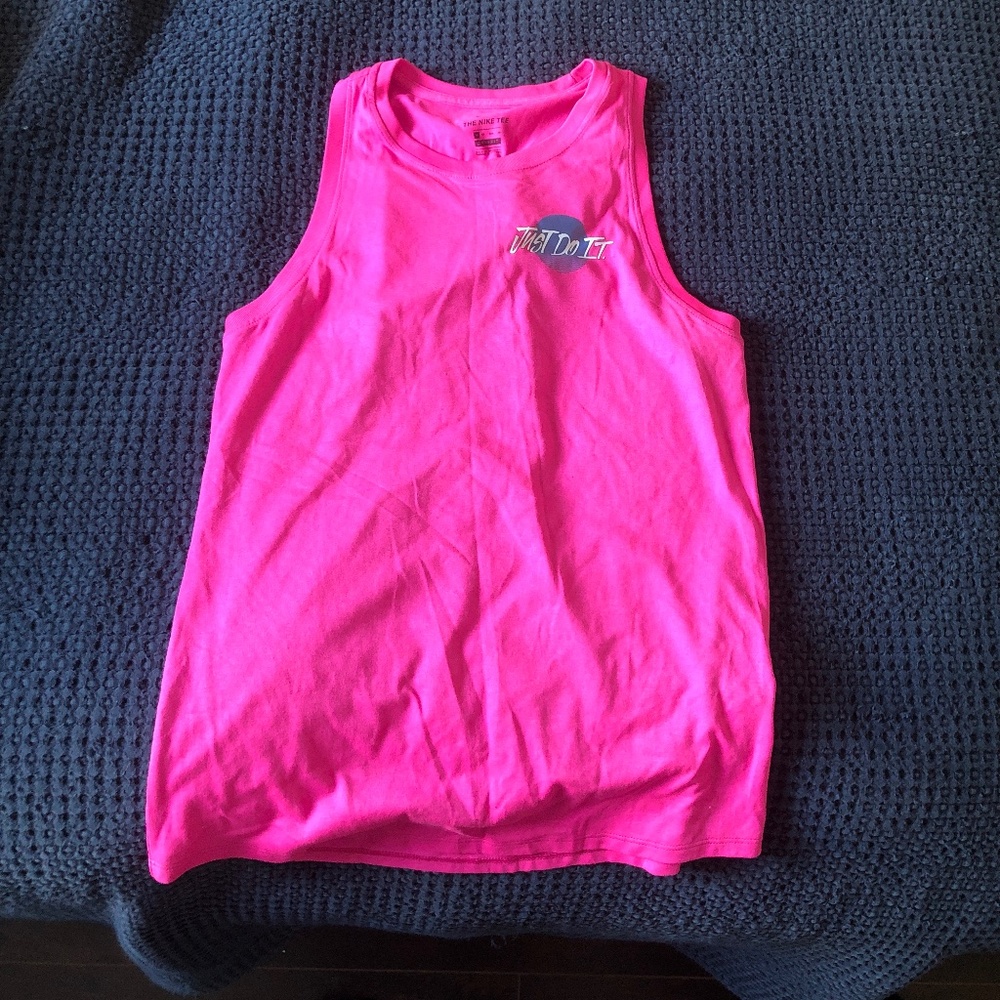 The Nike TEE size xs